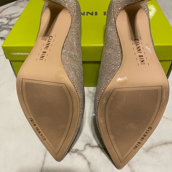Gianni Bini Classic Rhinestone Nude Pump Wedding Day Cocktail Dress Heels - Picture 7 of 10